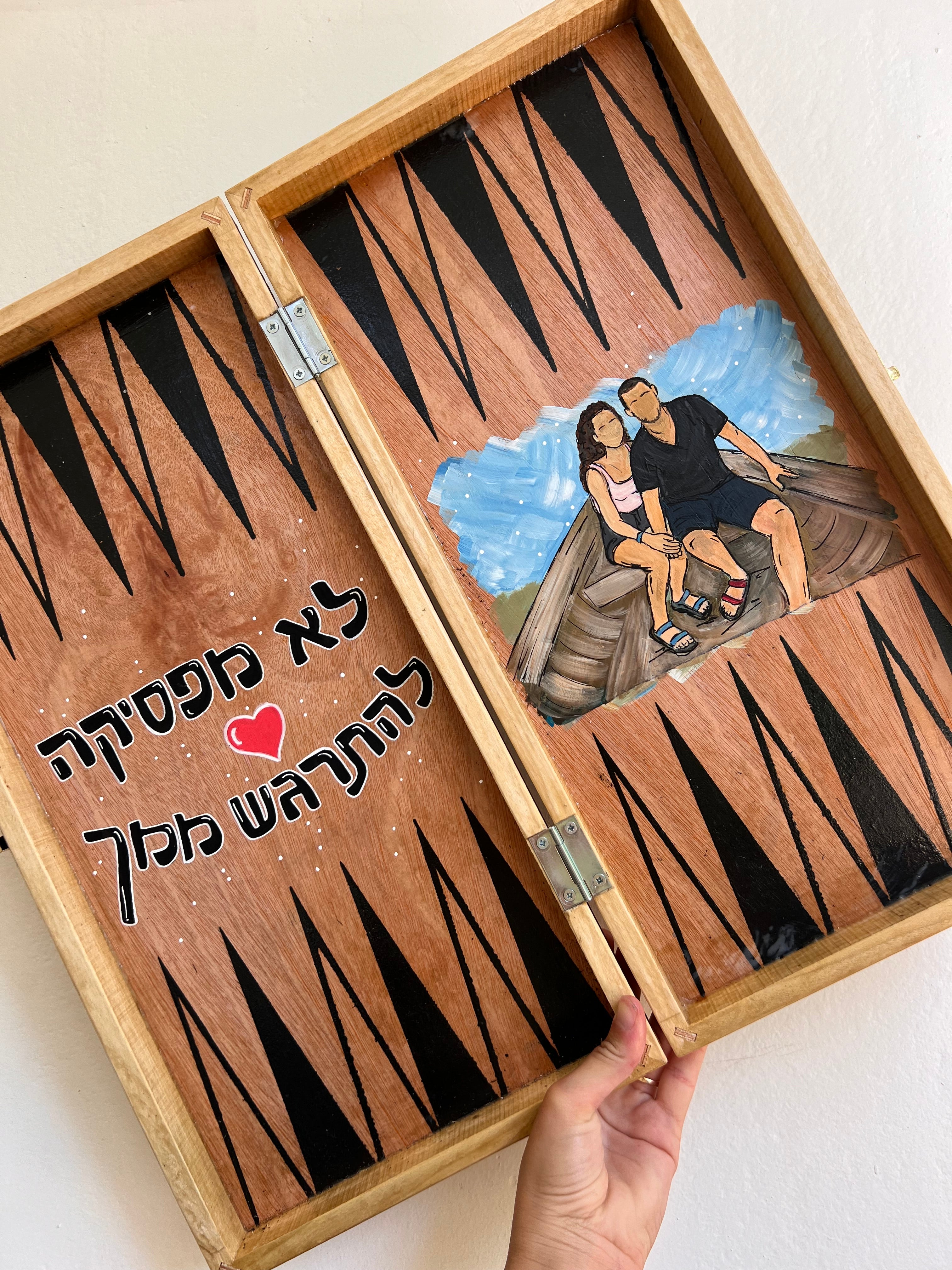 שש בש זוג- איור דמויות ללא פנים – Matkoosh