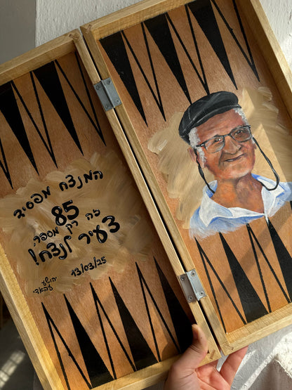 שש בש - פורטרט ראליסטי